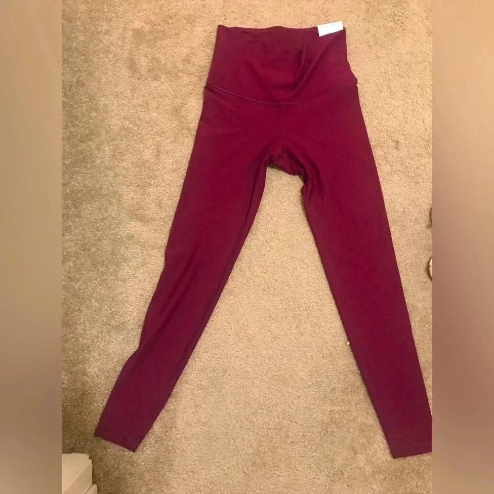 Old Navy leggings size medium.